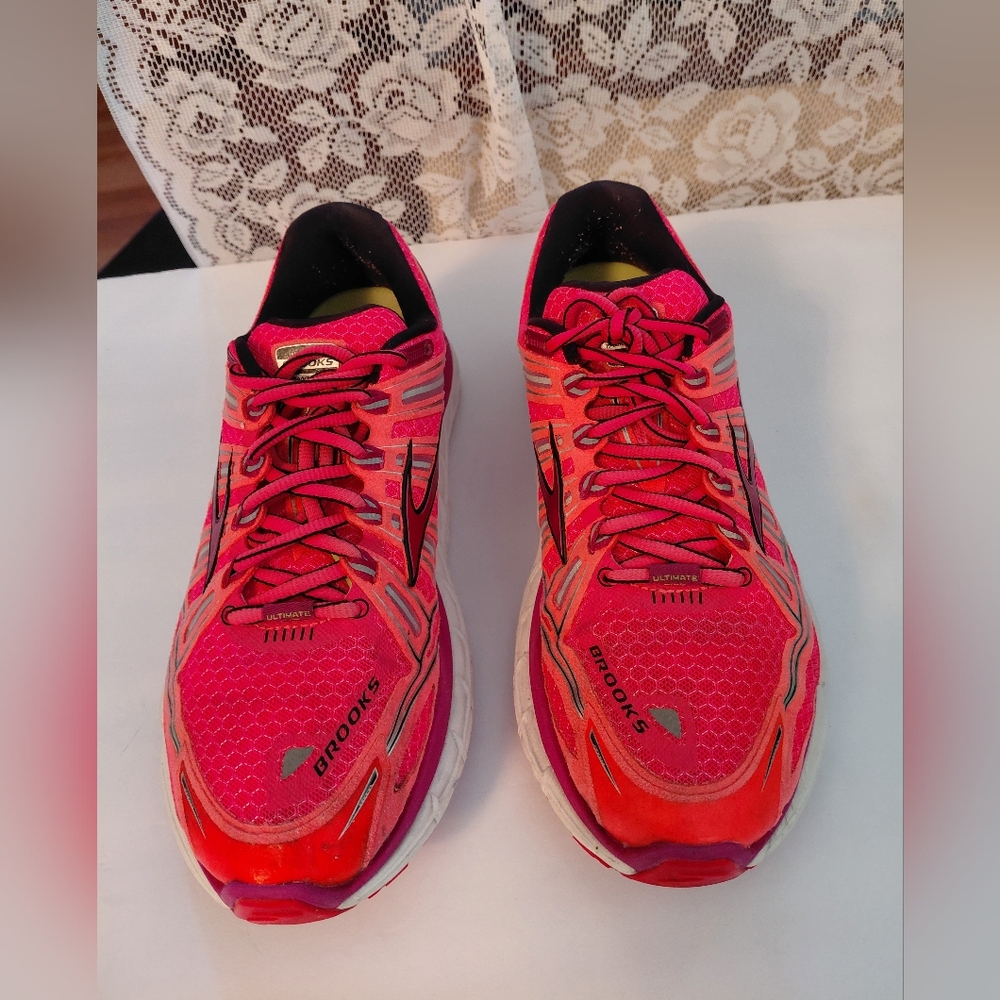 Brooks Pink Purple Transcend Athletic Running Shoes W Size 9.5 Preowned EUC
